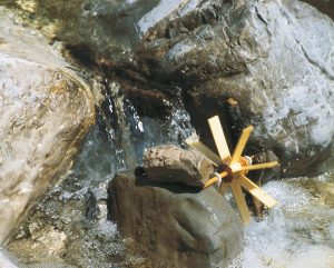 Kleines Wasserrad aus Holz Bausatz