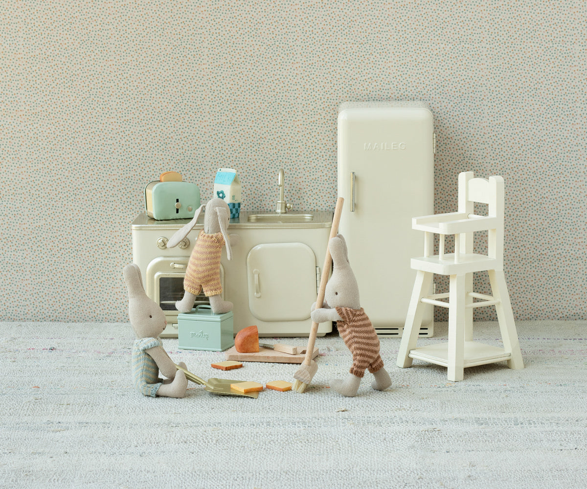 Miniatur Brotbox mit Schneidbrett und Messer Maileg