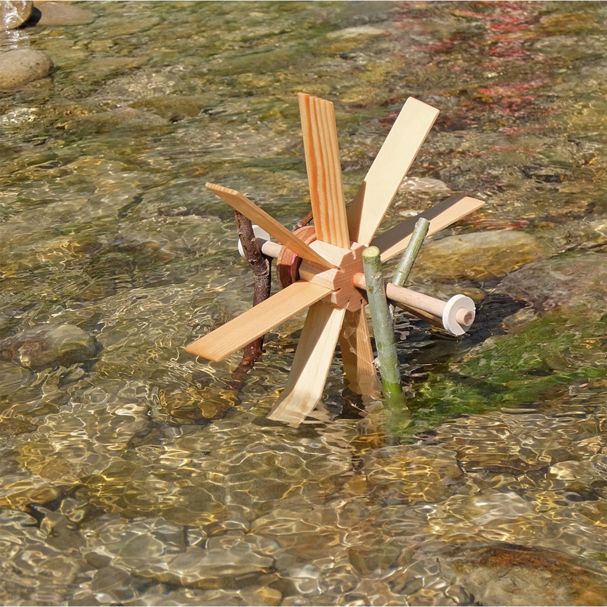 Kleines Wasserrad aus Holz Bausatz