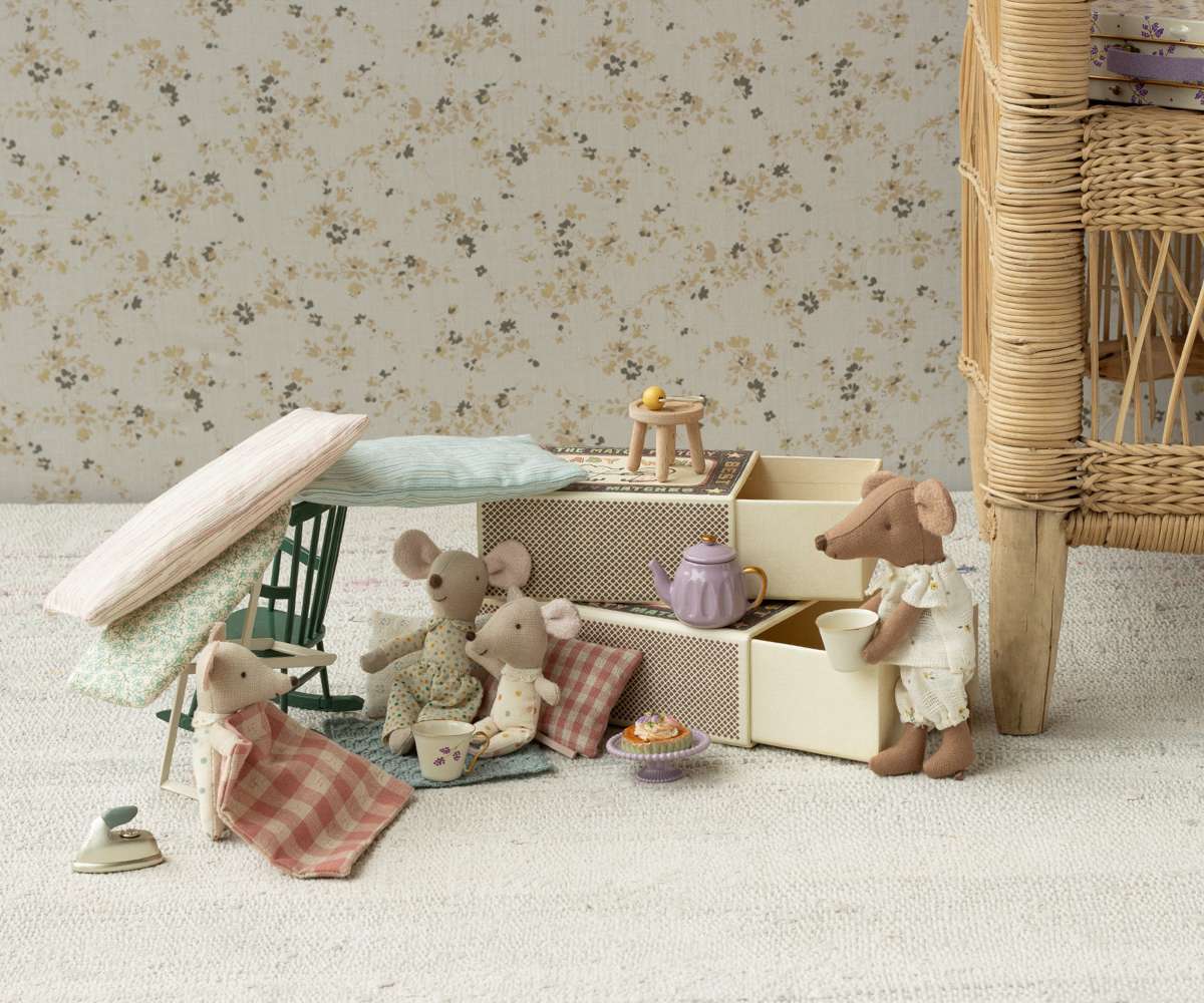 Kleine Schwester Maus in Streichholzschachtel Maileg