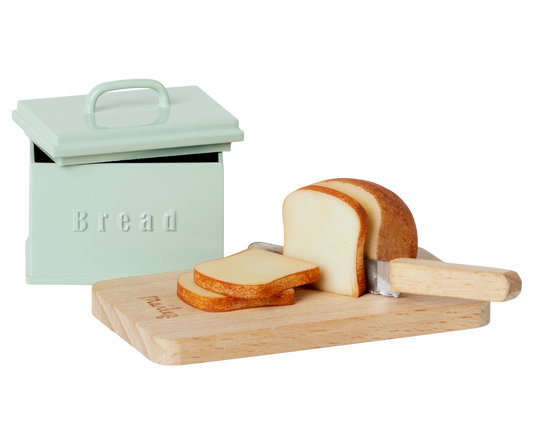 Miniatur Brotbox mit Schneidbrett und Messer Maileg