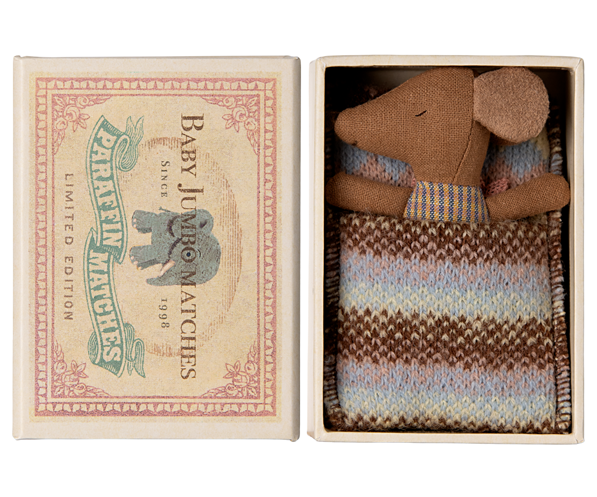 Baby Maus mit Schlafsack in Streichholzschachtel Maileg