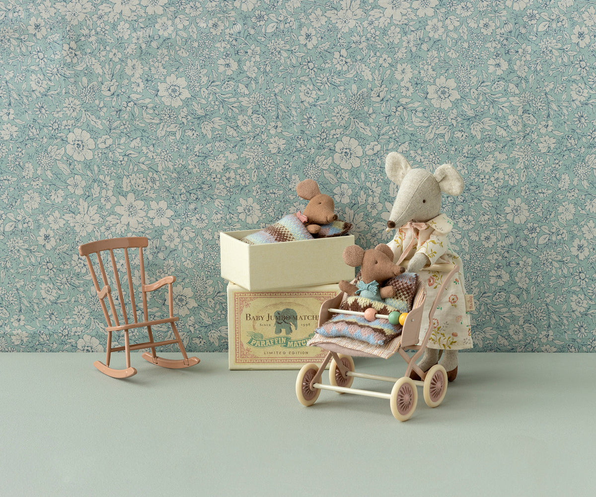 Baby Maus mit Schlafsack in Streichholzschachtel Maileg